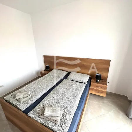 Nirvana 652 * Golem (Tirana)