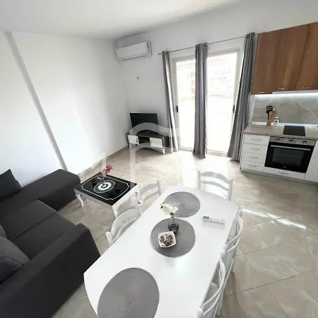 Nirvana 652 Inn Golem (Tirana)